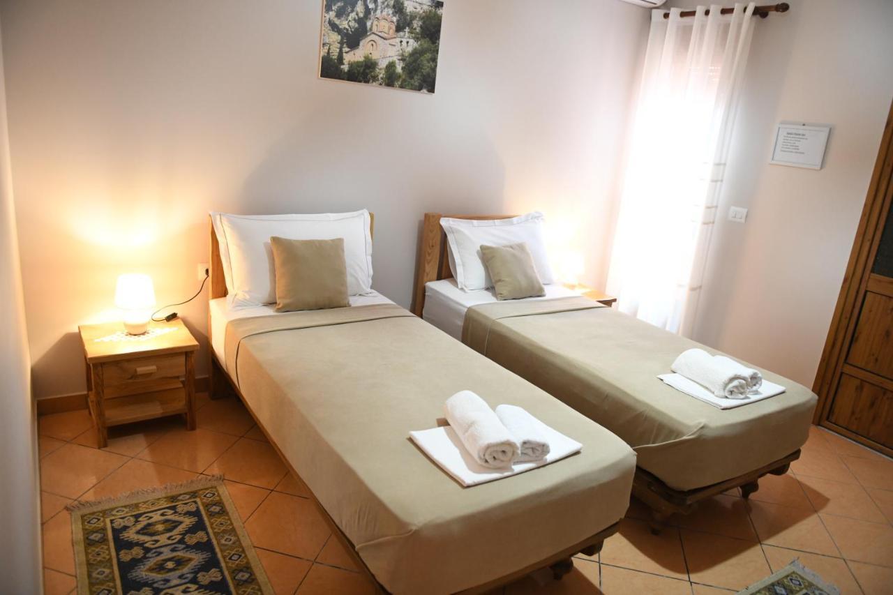 Guesthouse Leo Berat Exterior photo