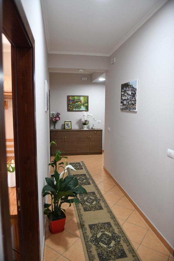 Guesthouse Leo Berat Exterior photo