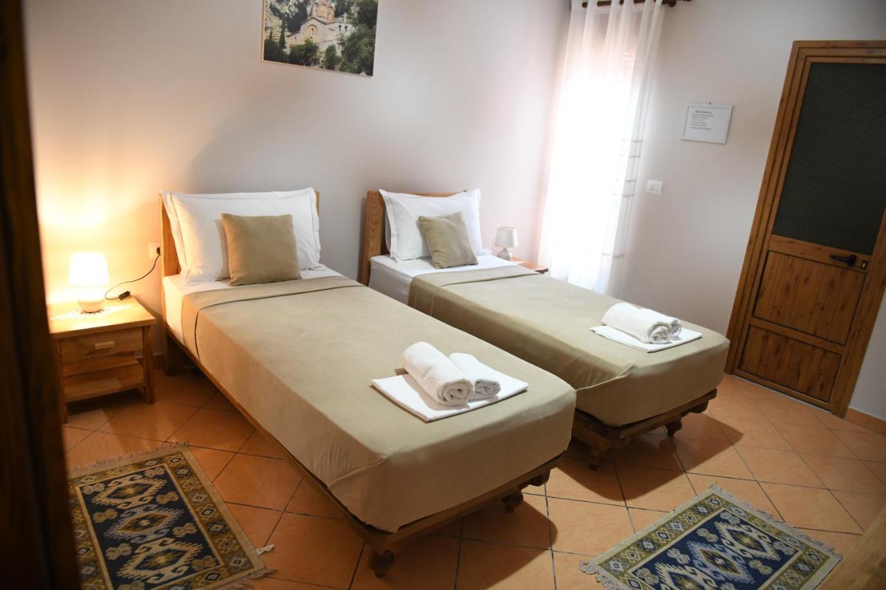 Guesthouse Leo Berat Exterior photo